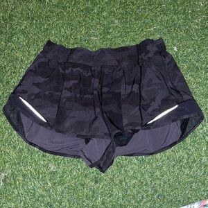 Lululemon Hotty Hot Short 2.5
